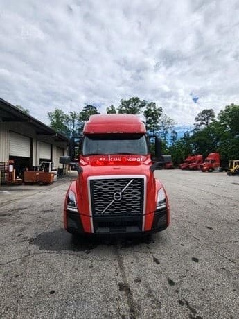 2023 Volvo VNL64T760 Sleeper Trucks