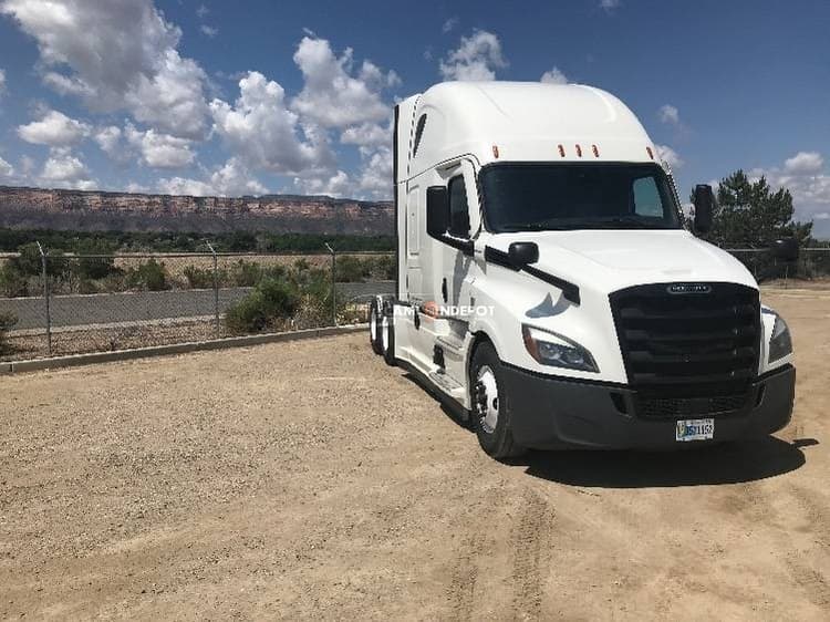 2020 Freightliner T12664ST Sleeper Trucks