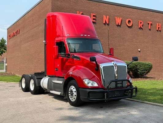 2020 Kenworth T680 Day Cab Trucks