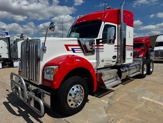 2022 Kenworth W990 Sleeper Trucks