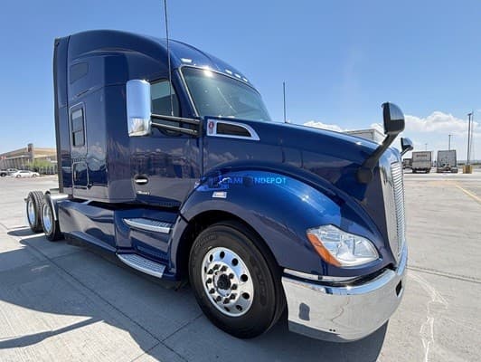 2022 Kenworth T680 Sleeper Trucks