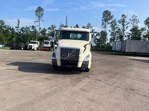 2020 Volvo VNL64T300 Day Cab Trucks