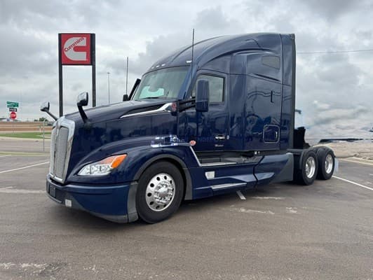 2022 Kenworth T680 Sleeper Trucks