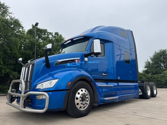 2023 Peterbilt 579 Sleeper Trucks