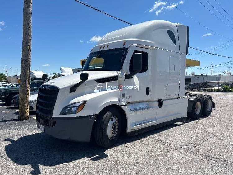 2022 Freightliner T12664ST Sleeper Trucks