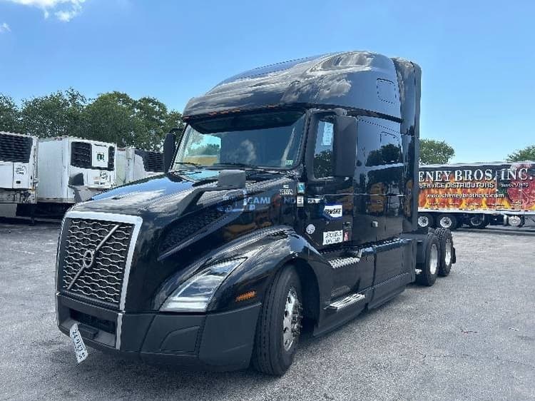 2021 Volvo VNL64760 Sleeper Trucks