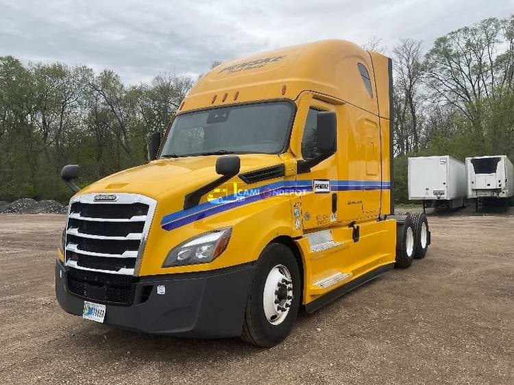 2022 Freightliner T12664ST Sleeper Trucks