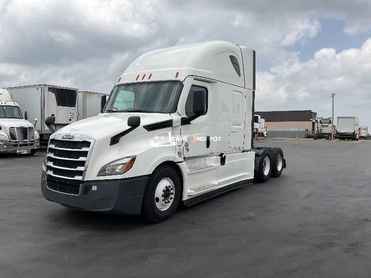 2022 Freightliner T12664ST Sleeper Trucks