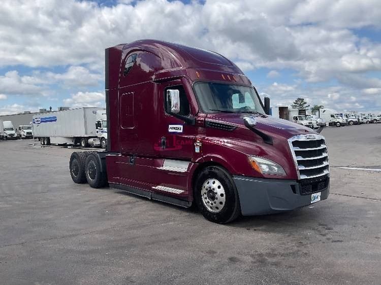 2022 Freightliner T12664ST Sleeper Trucks