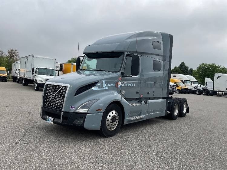 2022 Volvo VNL64760 Sleeper Trucks