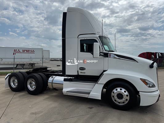 2022 Kenworth T680 Day Cab Trucks