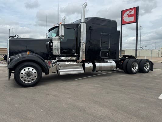 2023 Kenworth W900L Sleeper Trucks