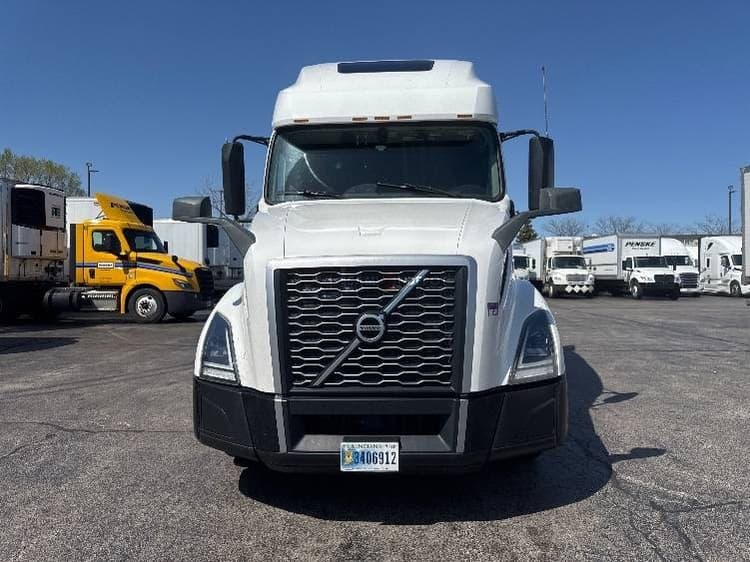 2021 Volvo VNL64760 Sleeper Trucks