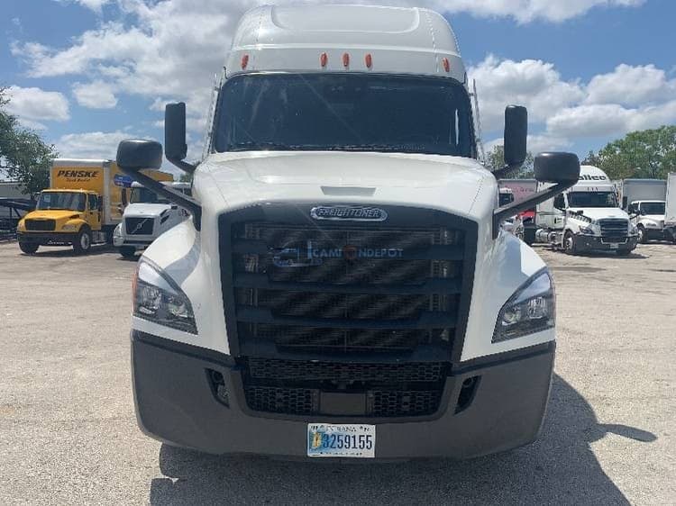 2022 Freightliner T12664ST Sleeper Trucks