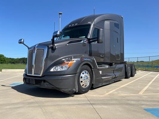 2022 Kenworth T680 Sleeper Trucks