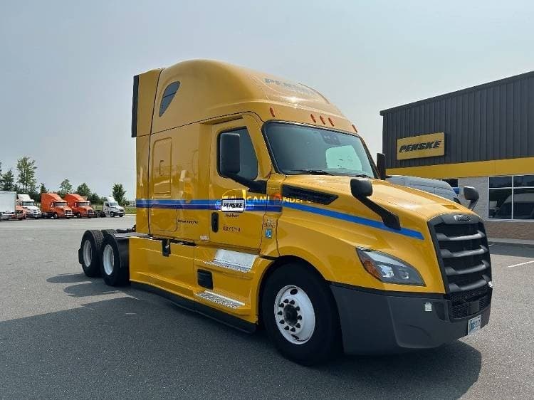 2022 Freightliner T12664ST Sleeper Trucks