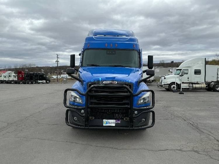 2022 Freightliner T12664ST Sleeper Trucks