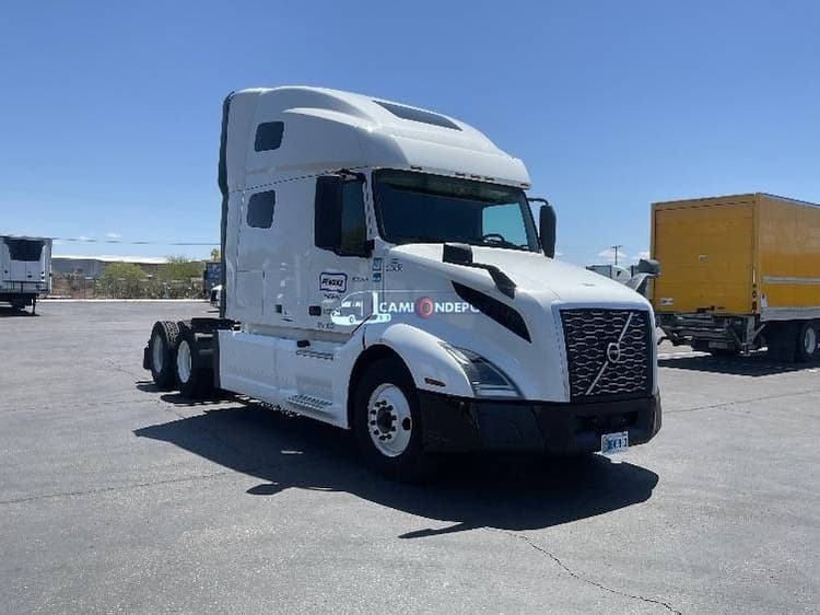 2022 Volvo VNL64760 Sleeper Trucks