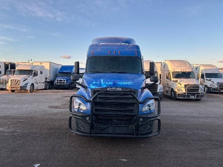 2022 Freightliner T12664ST Sleeper Trucks