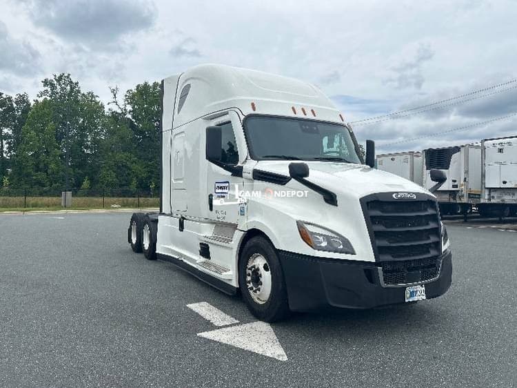 2021 Freightliner T12664ST Sleeper Trucks