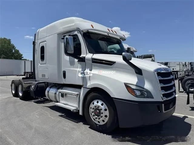 2019 Freightliner Cascadia Sleeper Trucks