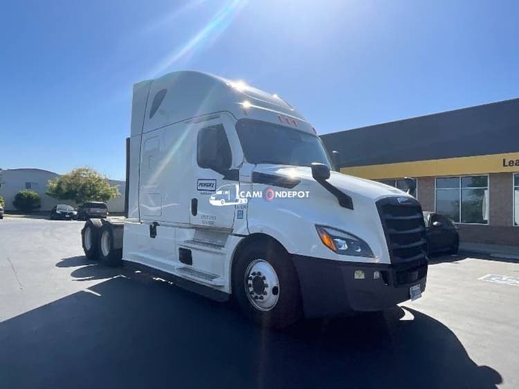 2021 Freightliner T12664ST Sleeper Trucks