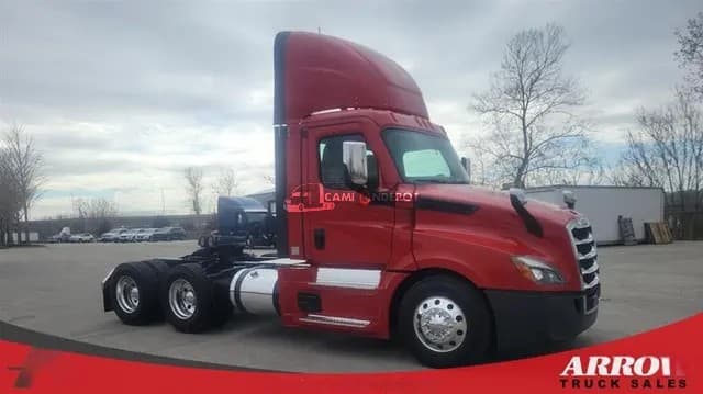 2022 Freightliner Cascadia Day Cab Trucks