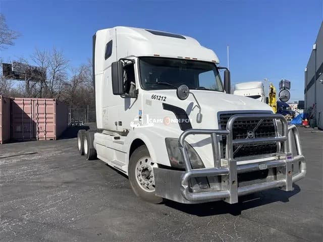 2012 Volvo VNL 670 Sleeper Trucks