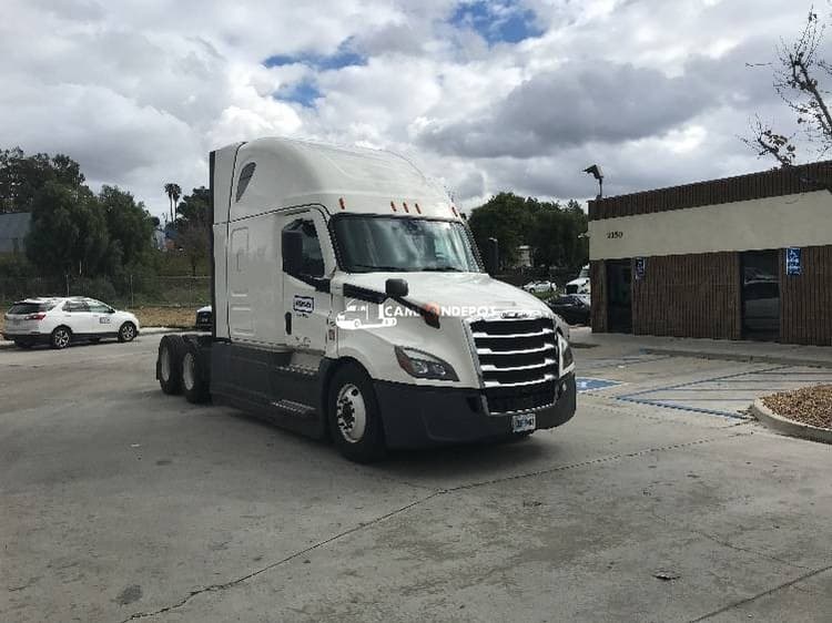 2022 Freightliner T12664ST Sleeper Trucks