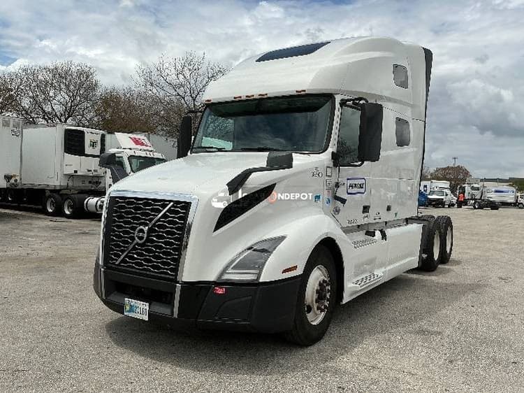 2022 Volvo VNL64760 Sleeper Trucks
