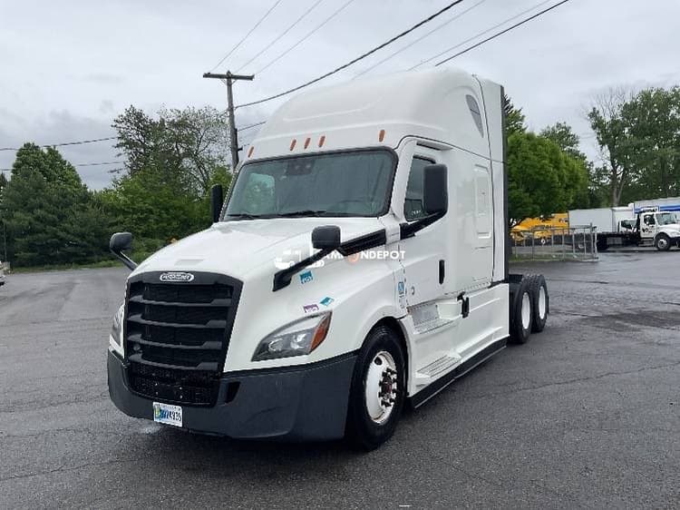 2021 Freightliner T12664ST Sleeper Trucks