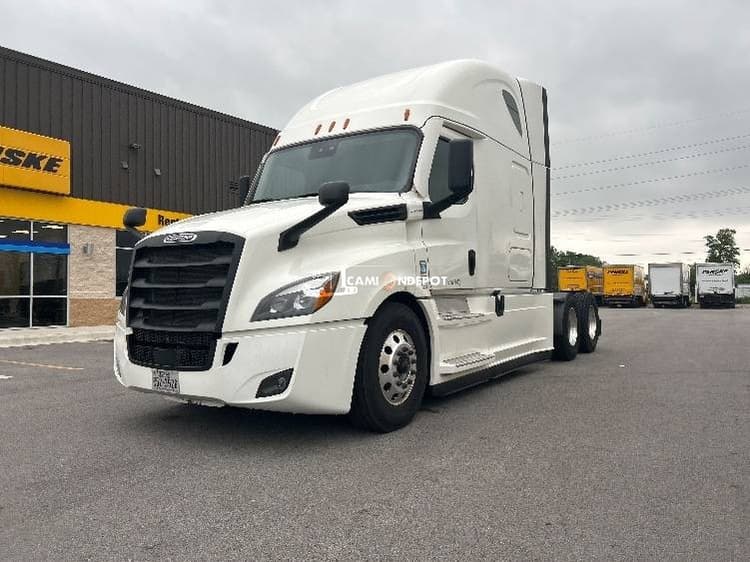 2021 Freightliner T12664ST Sleeper Trucks