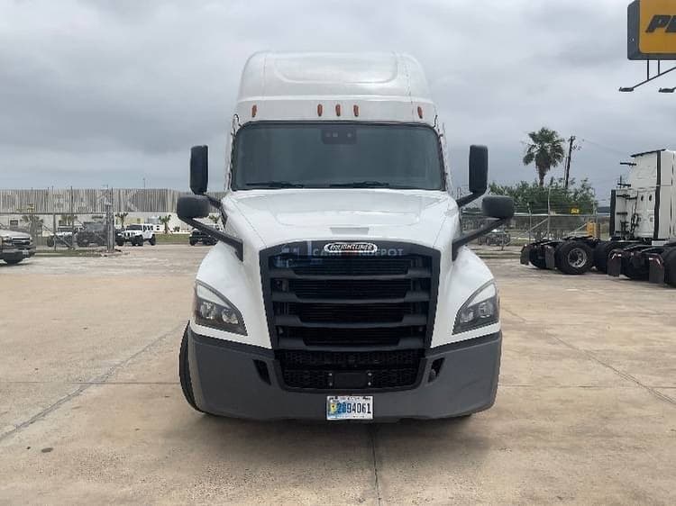2020 Freightliner T12664ST Sleeper Trucks