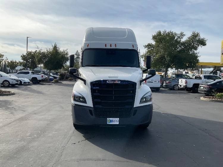 2021 Freightliner T12664ST Sleeper Trucks
