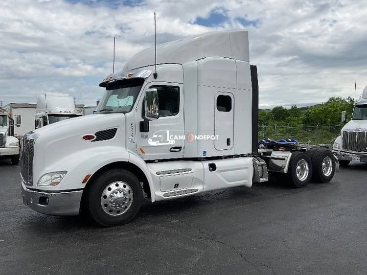 2019 Peterbilt 576 Sleeper Trucks