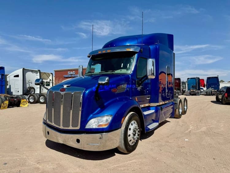 2019 Peterbilt 579 Sleeper Trucks
