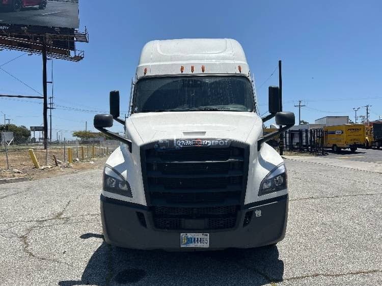 2021 Freightliner T12664ST Sleeper Trucks