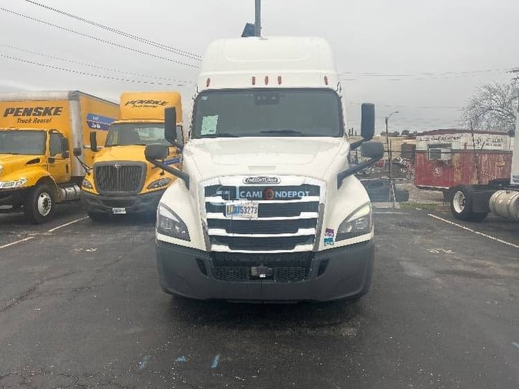 2022 Freightliner T12664ST Sleeper Trucks