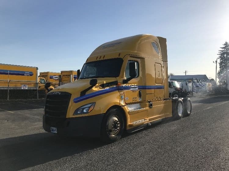 2022 Freightliner T12664ST Sleeper Trucks