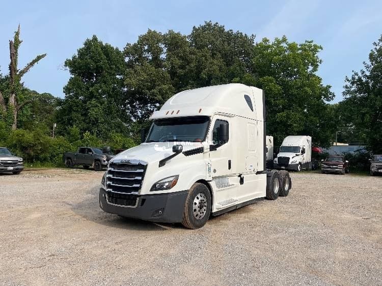 2020 Freightliner T12664ST Sleeper Trucks