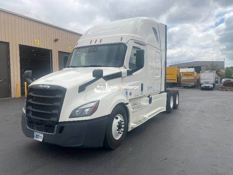 2020 Freightliner T12664ST Sleeper Trucks