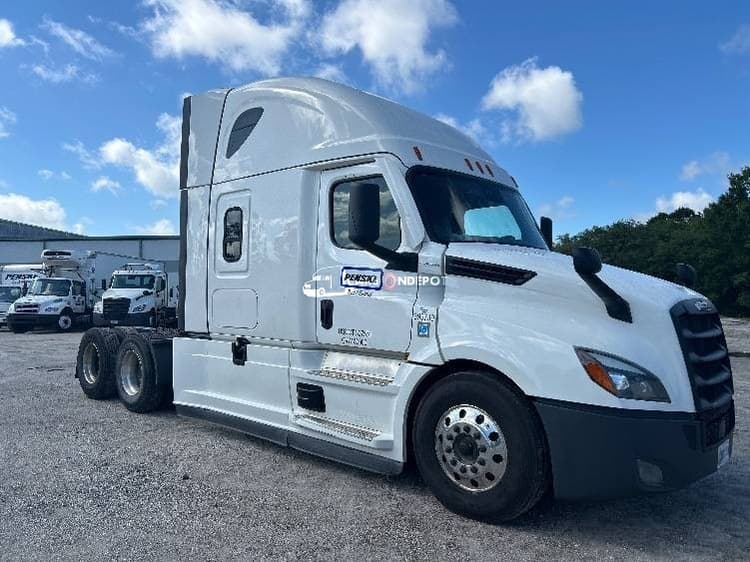 2021 Freightliner T12664ST Sleeper Trucks