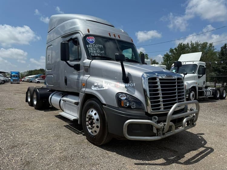 2019 Freightliner Cascadia Sleeper Trucks