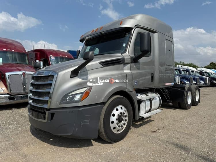 2019 Freightliner Cascadia 126 Sleeper Trucks