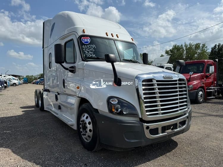 2018 Freightliner Cascadia Sleeper Trucks