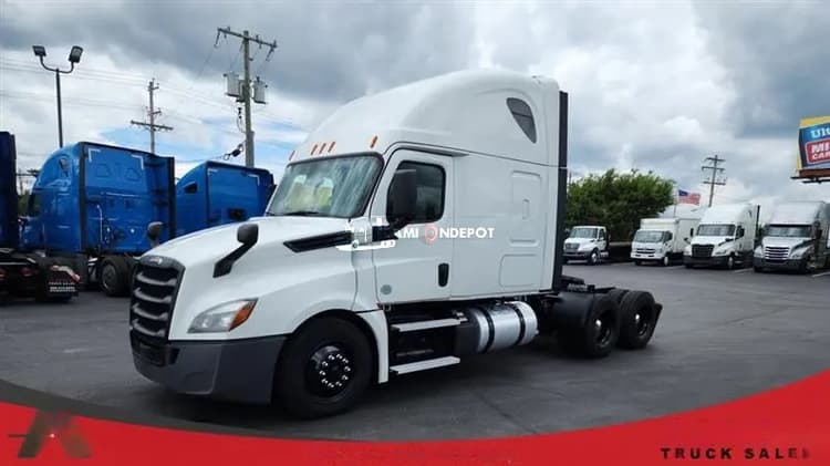 2020 FREIGHTLINER Cascadia Sleeper Trucks