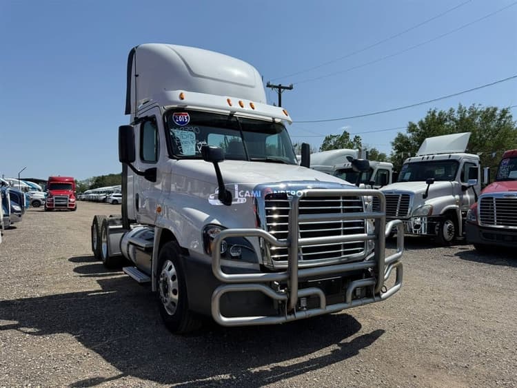 2015 Freightliner Cascadia 113 Day Cab Trucks