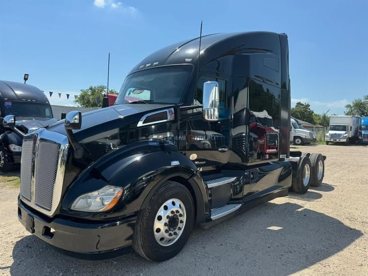 2018 Kenworth T680 Sleeper Trucks
