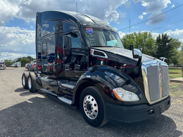 2018 Kenworth T680 Sleeper Trucks