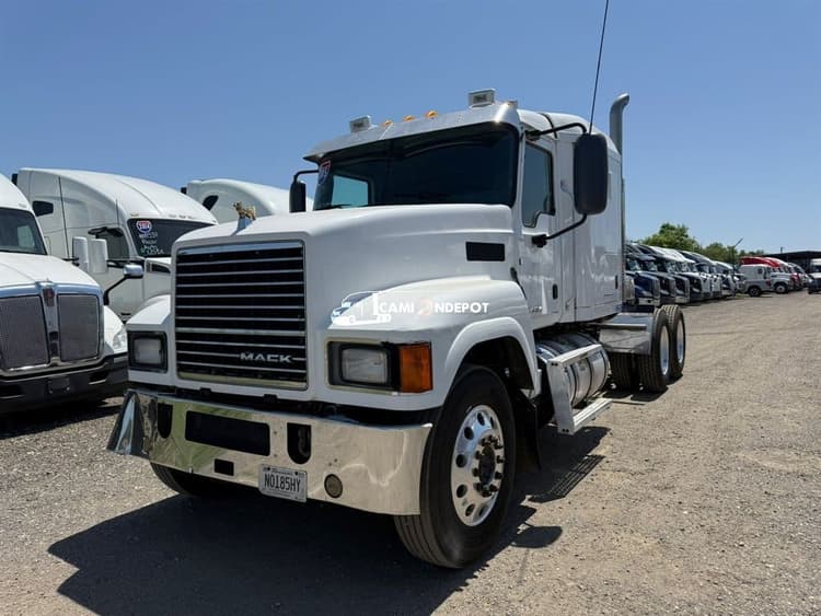 2015 Mack Chu613 Sleeper Trucks